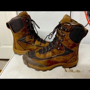 Under armer size 13 boots